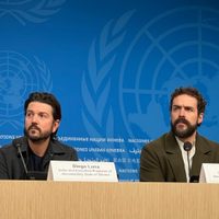 Diego Luna y Santiago Maza rinden homenaje en la ONU a periodistas mexicanos