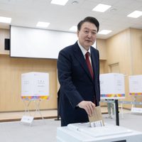 Tras protestas, presidente de Corea del Sur levanta la ley marcial