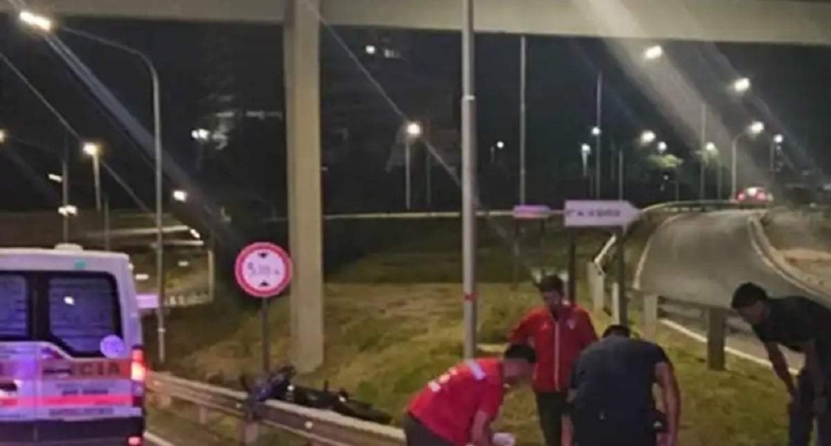 Personal del SIEN constató que tras el choque, el motociclista murió de manera inmediata. Fuente (X)