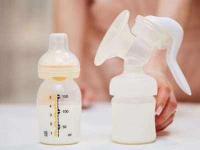 Pasajeros de avión podrán transportar leche materna aunque no lleven infantes