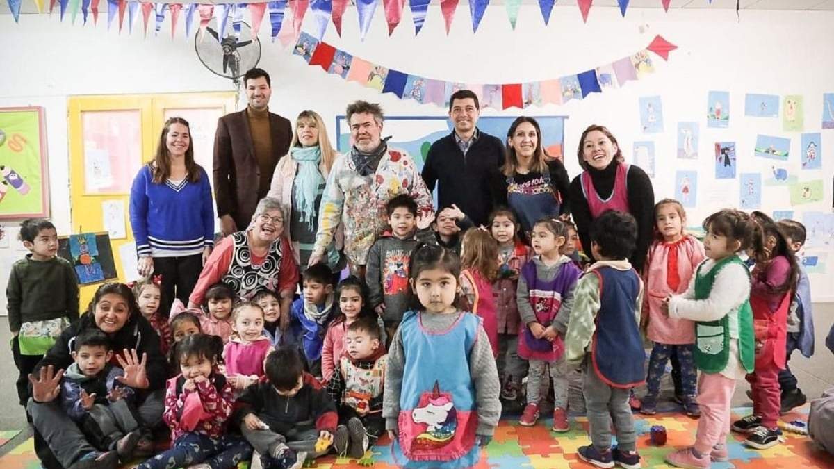 Milo Locjett vuelve a la provincia para pintar murales. Fuente: Prensa Legislatura.