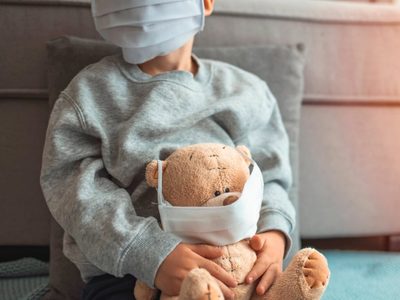 Lograron detectar cuáles son los mecanismos que causan los casos graves de coronavirus en niños