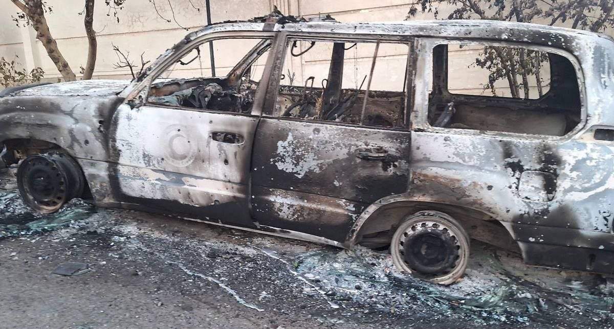 Ambulancia de la Media Luna Roja de Irán, calcinada por ataque israelí