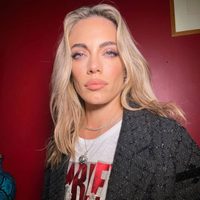 El total black de otoño: el jugado outfit que eligió Emilia Attias para destacar