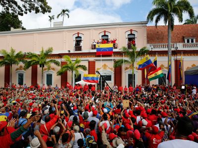 Dos reporteros chilenos y dos franceses fueron detenidos por la policía venezolana