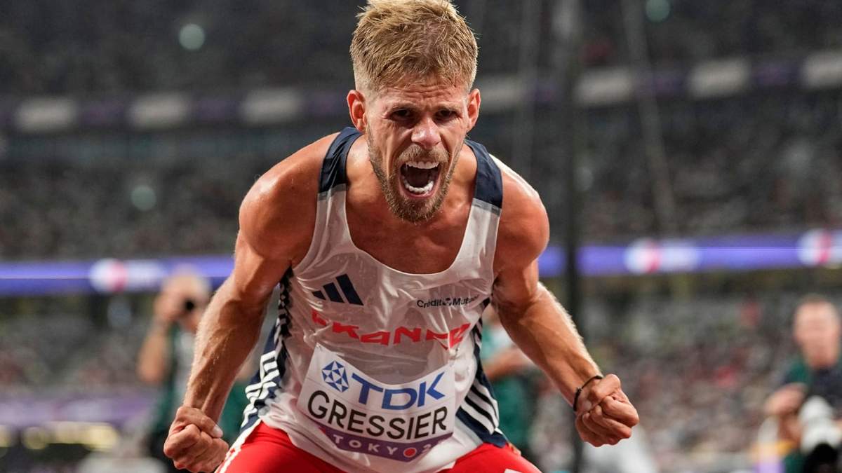 El francés Jimmy Gressier celebra tras ganar en la final de los 10.000 metros del Mundial de atletismo, el domingo 14 de septiembre de 2025, en Tokio