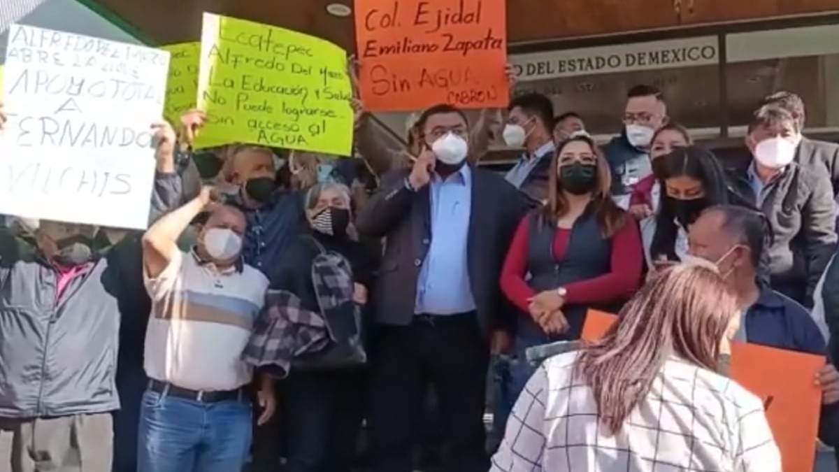 Protesta de vecinos de Ecatepec en la Comisión de Aguas del Estado de México (CAEM)