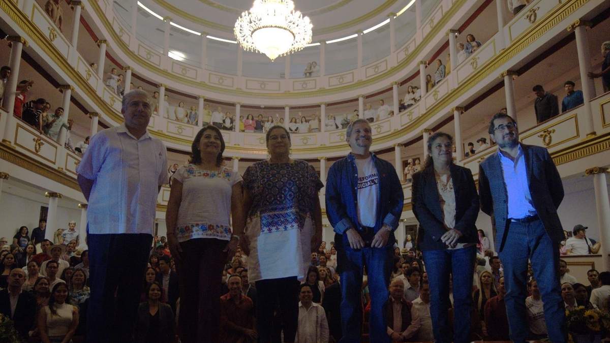 La ministra en el Teatro de República en Querétaro