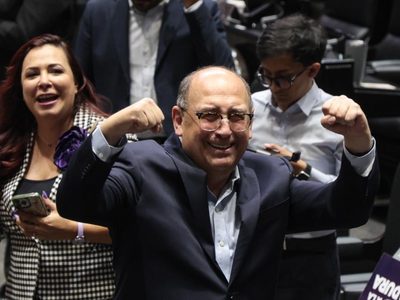 Me llama la atención que el Ejecutivo quiera regir dos poderes: Rubén Moreira