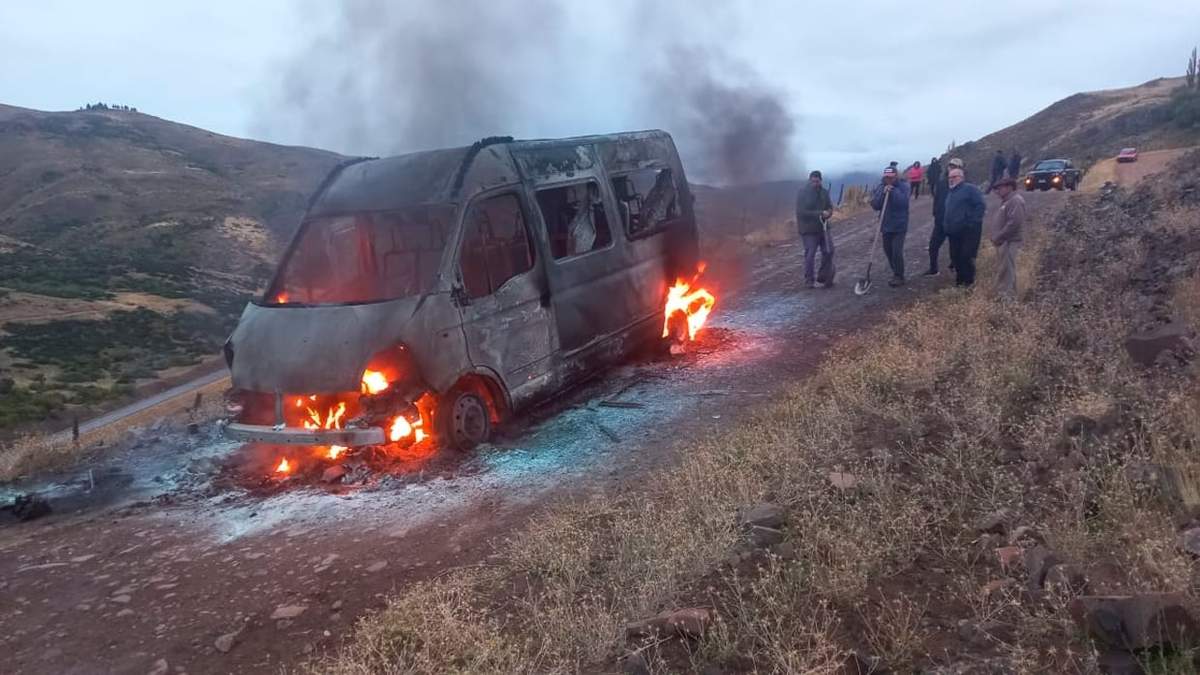 Vecinos del paraje  auxiliaron al chofer. Fuente: (WhatsApp)