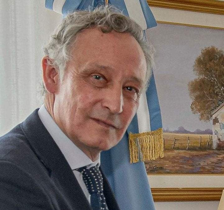 Mario Verón Guerra, ex embajador de Argentina en Francia. Fuente: (Instagram)