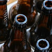 No tires las botellas de cerveza vacías: creá esto tan lindo y útil para tener en casa