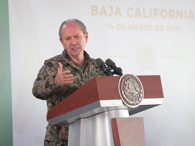 Secretario de Marina estalla y reta a críticos presentar pruebas de ingreso de fentanilo a México