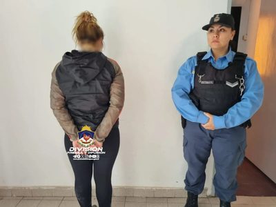 La policía detuvo a una mujer que estafaba a comerciantes con falsas capturas de pantalla