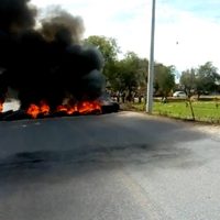 En bastión del Cártel de Santa Rosa cierran el paso y echan a convoy del Ejército