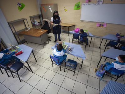 Clases presenciales, aún en semáforo rojo: López-Gatell