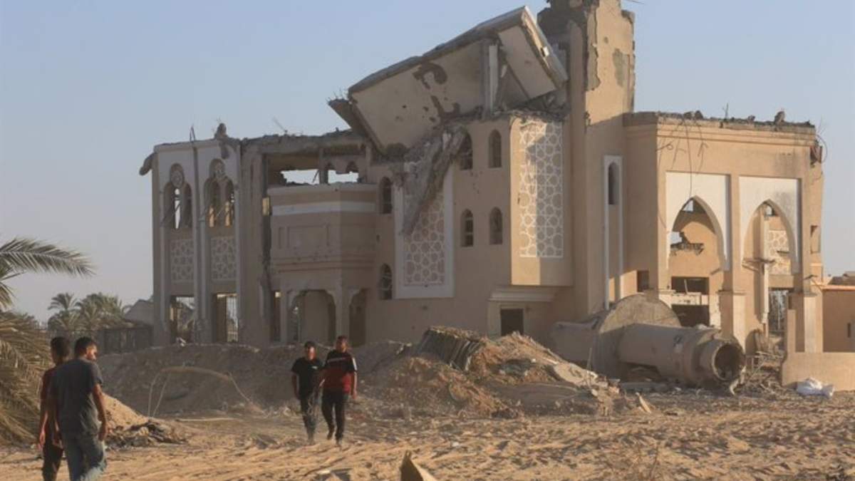 Al menos 27 muertos y medio centenar de heridos en un ataque de Israel contra una escuela en la Franja de Gaza