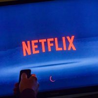 No se lo perdonan: se le fue la mano con la serie del momento y Netflix le dio de baja