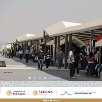 Instalan tianguis de pantalones de mezclilla en pasillos del AIFA (Video)