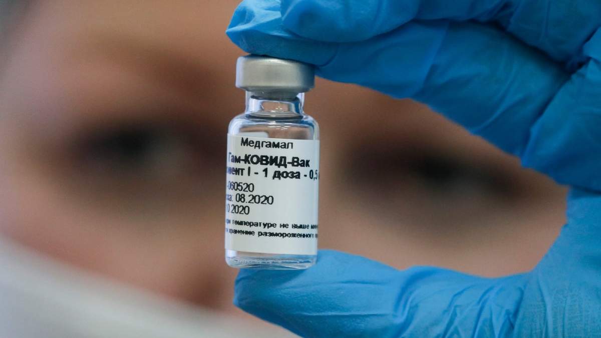 Un vial con dosis de la vacuna contra el coronavirus Sputnik V. Fuente: (Twitter)