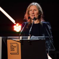 La novela 'Orbital' de la escritora británica Samantha Harvey gana el Premio Booker de ficción