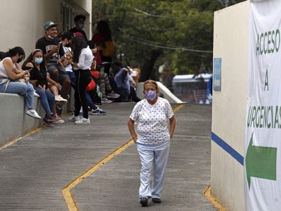 Otro revés al gobierno federal: confirman suspensión provisional de cancelación de 35 NOM de salud