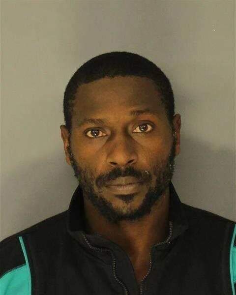Antonio Brown renuncia a la extradición por cargos de intento de asesinato y regresará a Miami