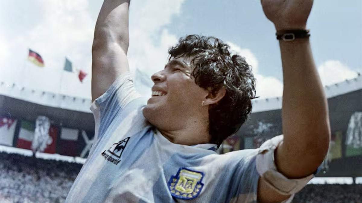Roberto Cejas saltó a la fama por llevar a Maradona en andas.