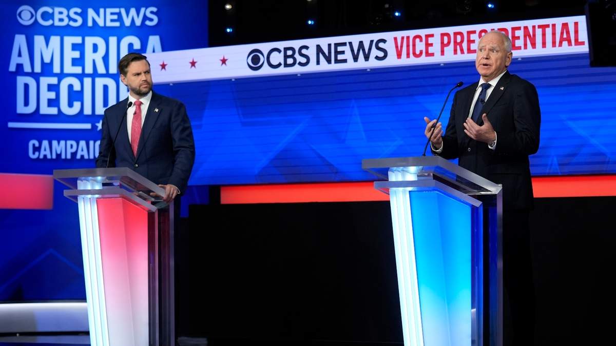 JD Vance y Tim Walz durante el debate de los candidatos a la vicepresidencia de Estados Unidos