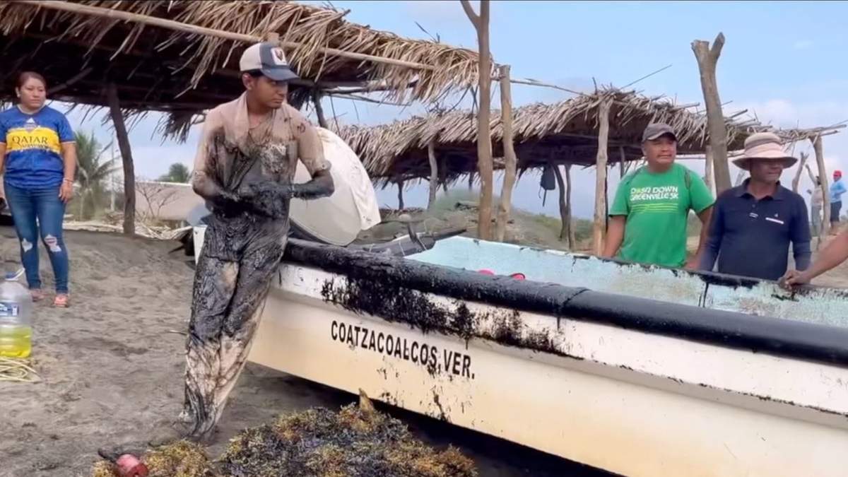 Restos de hidrocarburos en la costa sur de Veracruz
