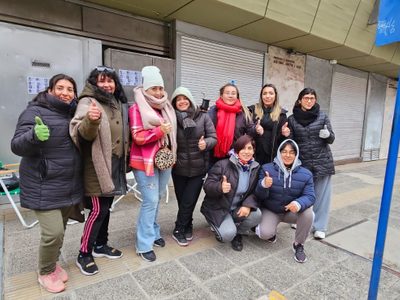 Exempleadas provinciales bloquean entrada del Ministerio de Hacienda: “Que nos devuelvan el laburo”