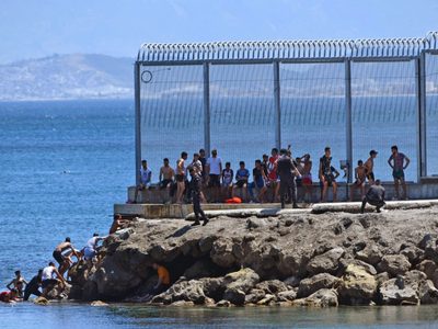 Más de 6 mil migrantes marroquíes ingresan de manera irregular a la ciudad española de Ceuta