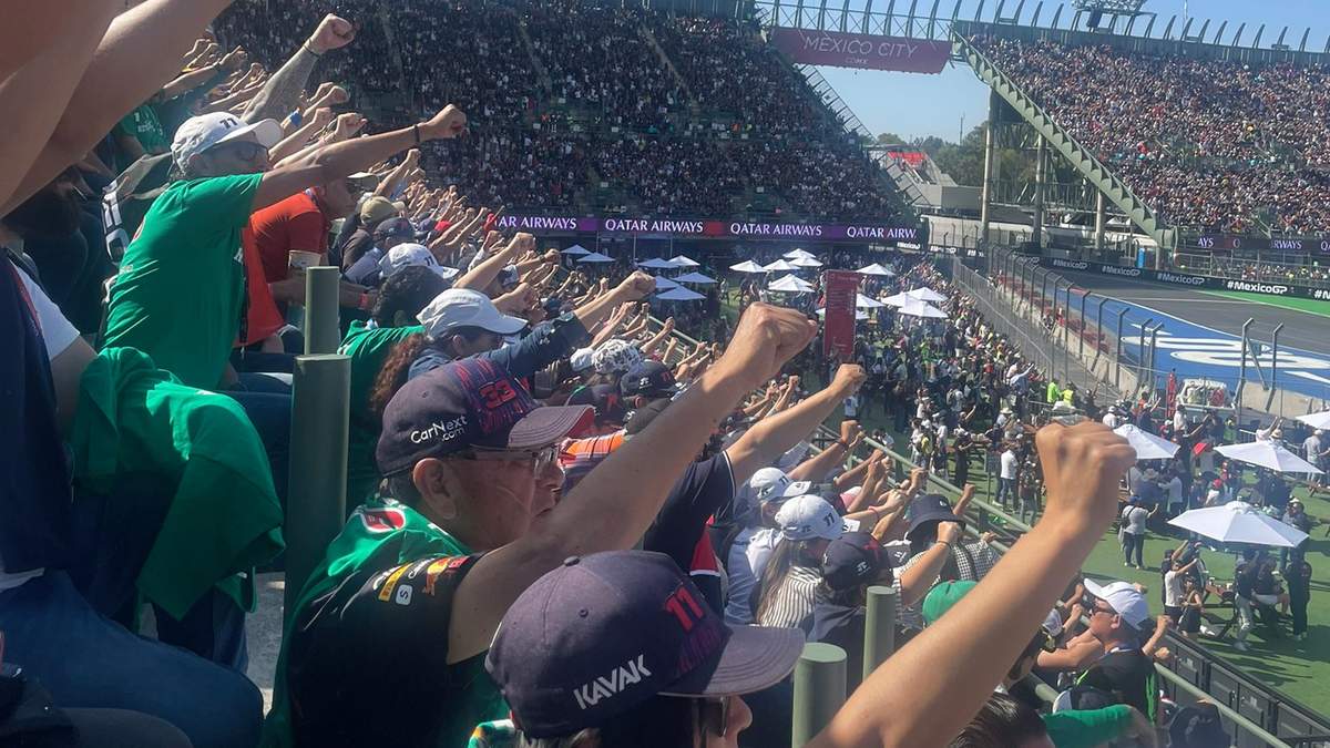 Puño en alto en el GP de México