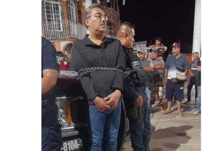 Por feminicidio de Yaretzy, menor de 12 años, retienen y amarran a alcalde hidalguense
