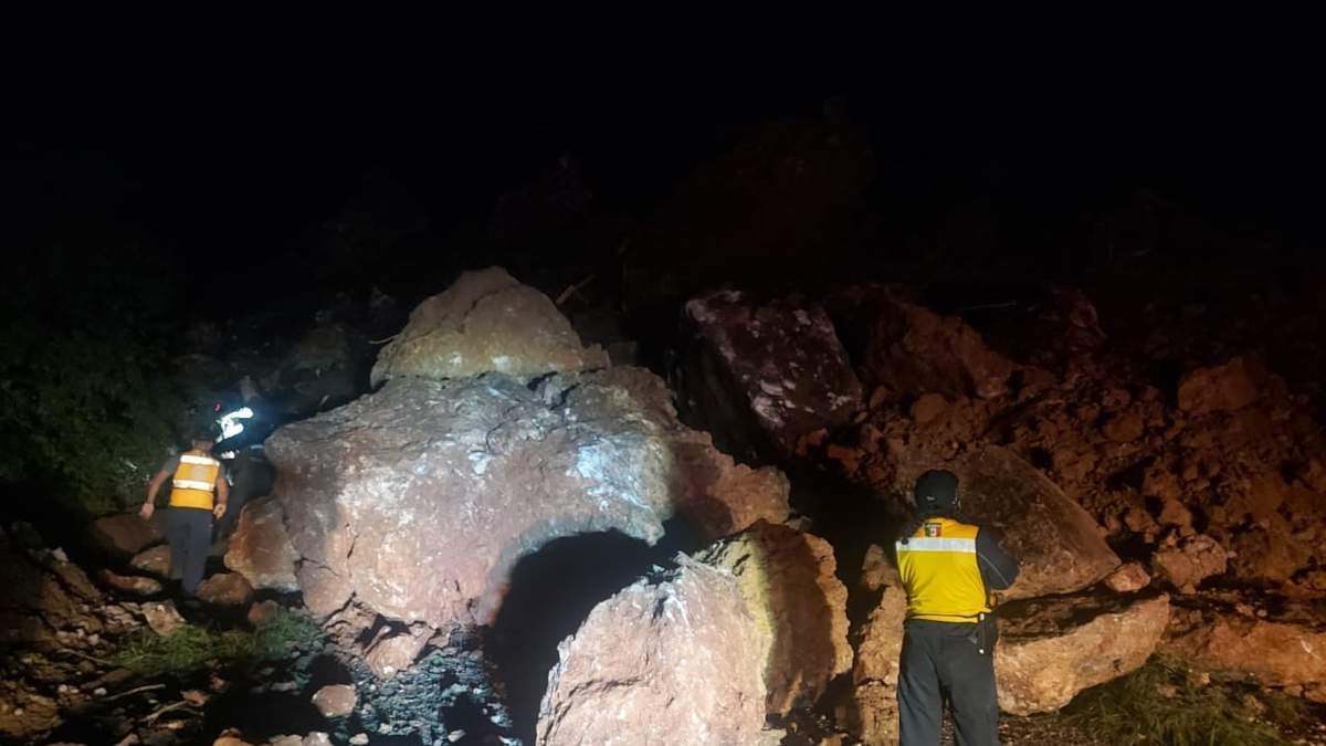 Desgaje de un cerro en Colima