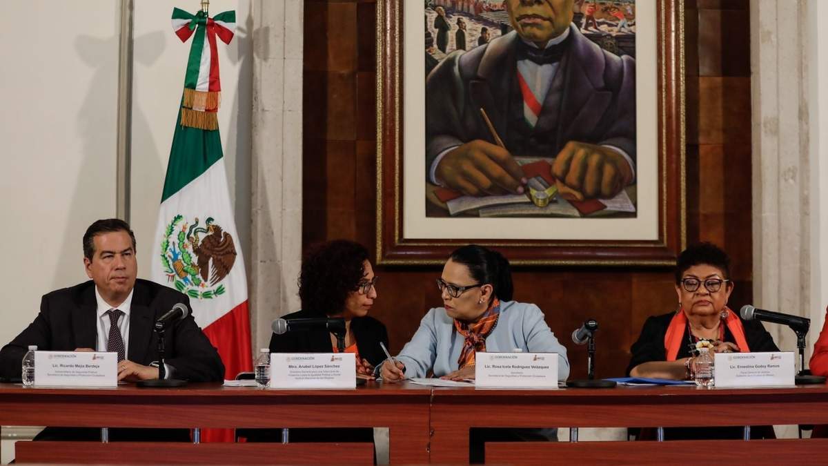 Participantes en el el informe mensual Cero Impunidad contra la Violencia hacia las Mujeres y Niñas