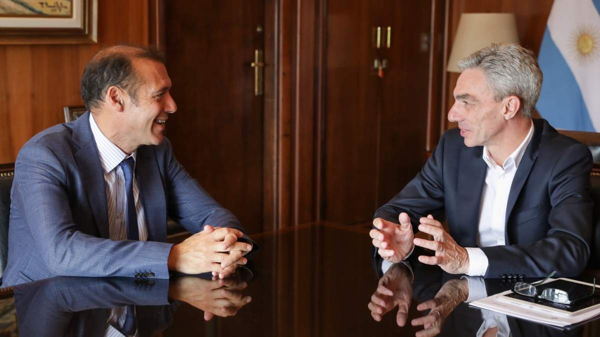 Omar Gutiérrez junto a Mario Meoni. Fuente: (Twitter)