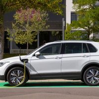 Europa quiere prohibir la venta de coches de combustión e híbridos en 2035