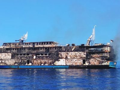 Dramático rescate en altamar: se incendia un ferry de pasajeros frente a Indonesia