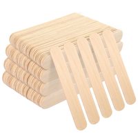 Si tenés palitos de helado y retazos de tela, creá este accesorio, ideal para tener en tu cartera los días de mucho calor