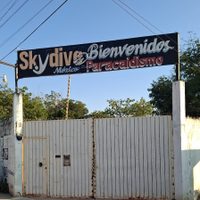 Muere mujer canadiense en accidente de paracaidismo en Tequesquitengo