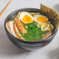 Así se prepara el clásico ramen japonés