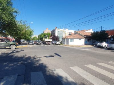 En Santa Genoveva colocaron "palos" para reducir la velocidad: vecinos exigen semáforos