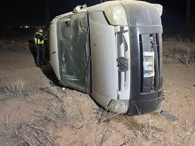Una joven embarazada y un bebé resultaron heridos en un vuelco en la ruta 51