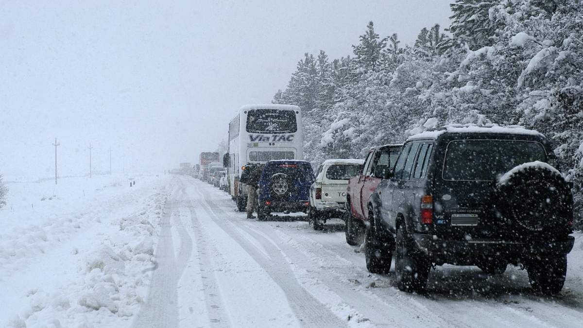 Vialidad provincial pide precaución por la formación de hielo sobre la calzada. Fuente: (Facebook)