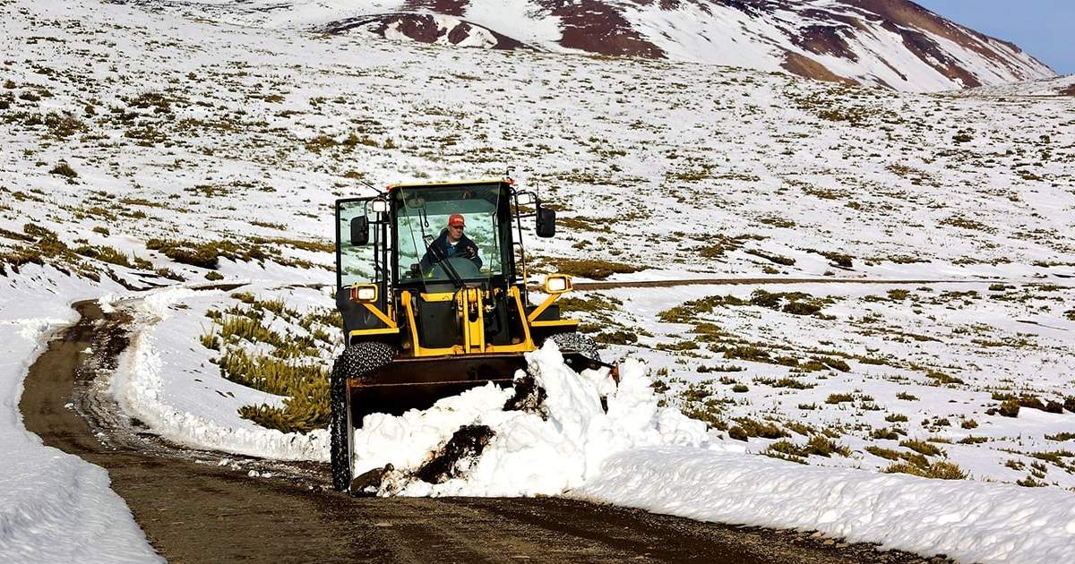 Equipos operan en una de las rutas de la provincia. Fuente: (Twitter)