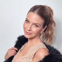 Escapada en la nieve: Marcela Kloosterboer sorprendió con un calzado que mezcla fantasía y funcionalidad
