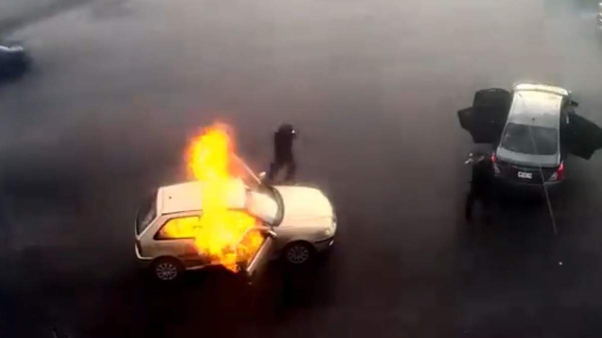 Uno de los vehículos siniestrados durante bloqueos en Jalisco
