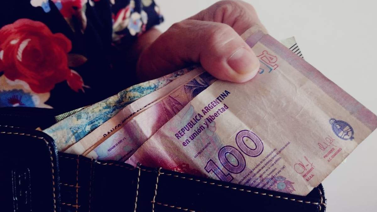Aumento salarial para empleados estatales. Fuente: (Twitter)