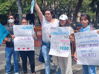 Provida y grupos religiosos protestan afuera de la SCJN contra la despenalización del aborto
